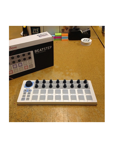 Arturia BEATSTEP - Controleur et séquenceur 16 pads – vue alternative