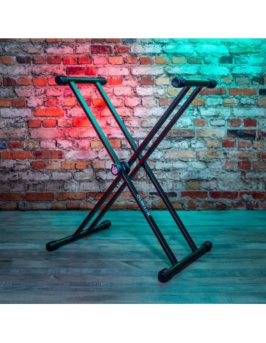 Quiklok T20BK – support de clavier à double renfort déployé, vue en trois-quarts