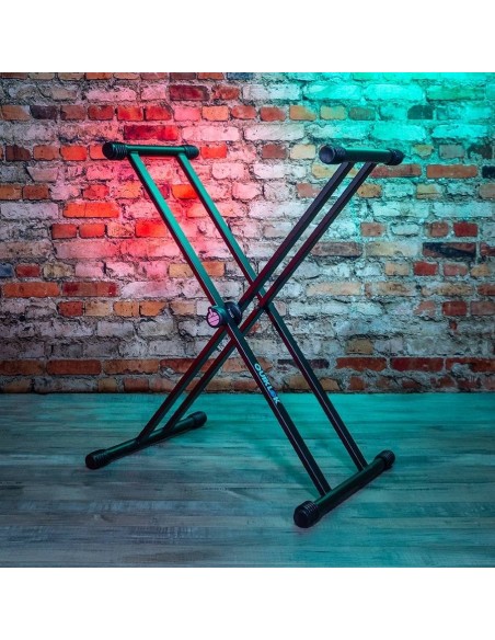 Quiklok T20BK – support de clavier à double renfort déployé, vue en trois-quarts