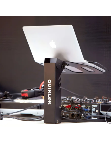 Quiklok LPH005 – vue arrière en utilisation avec un ordinateur et du matériel DJ présentés, non inclus