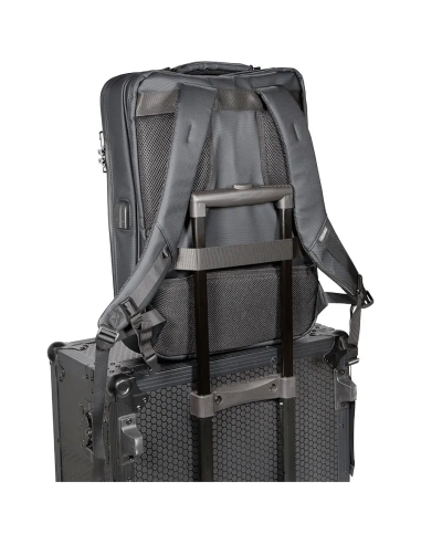 DJBAG Hard Backpack – sac fixé sur une poignée de valise trolley présentée, non incluse