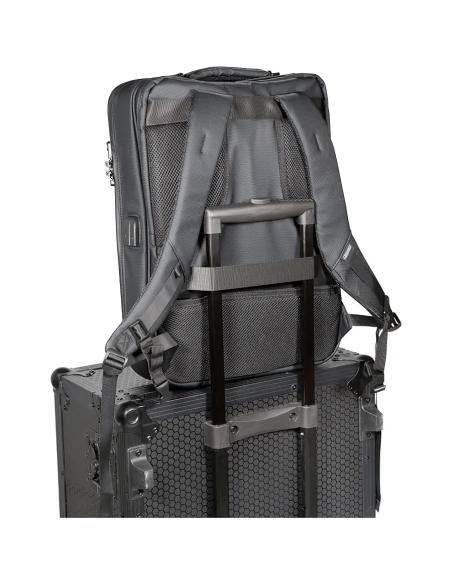 DJBAG Hard Backpack – sac fixé sur une poignée de valise trolley présentée, non incluse