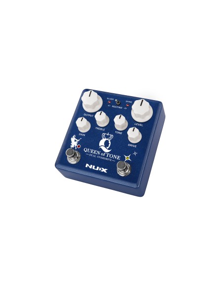 NUX Queen of Tone – vue avant en trois-quarts des deux footswitches et des réglages