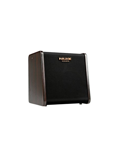 NUX Stageman II AC-80 – vue de trois-quarts du flanc gauche et de la grille