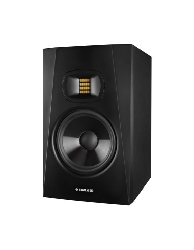 ADAM Audio T7V – vue de trois-quarts avec flanc droit et haut-parleurs