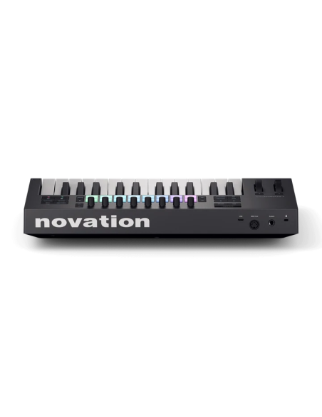 Novation Launchkey 25 MK4 – vue plongeante depuis l’arrière des commandes