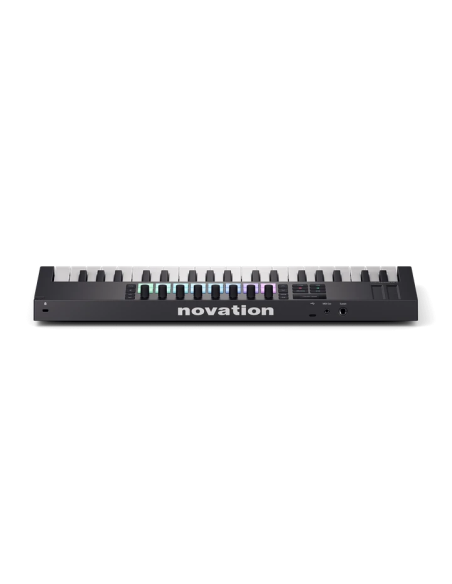 Novation Launchkey Mini 37 MK4 – vue plongeante depuis l’arrière des commandes