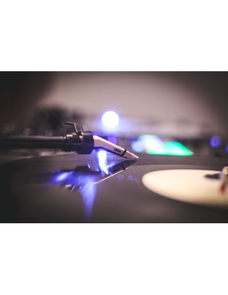 Ortofon Concorde MKII Scratch – vue latérale du diamant au contact du disque