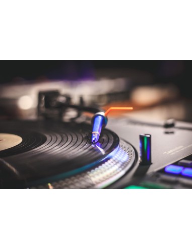 Ortofon Concorde MKII DJ – vue rapprochée de la cellule en lecture sur un vinyle