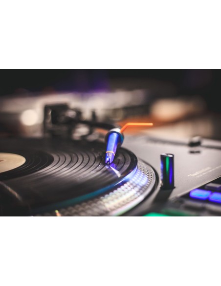 Ortofon Concorde MKII DJ – vue rapprochée de la cellule en lecture sur un vinyle