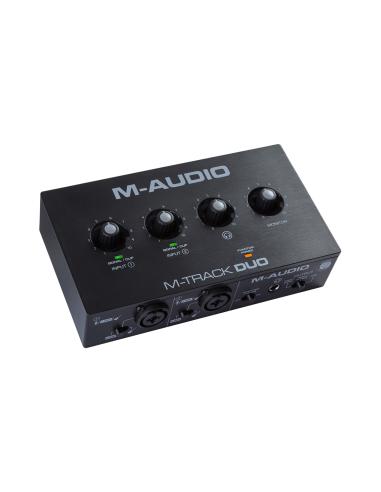 M-Audio M-Track Duo – vue de trois-quarts du boîtier et des quatre commandes