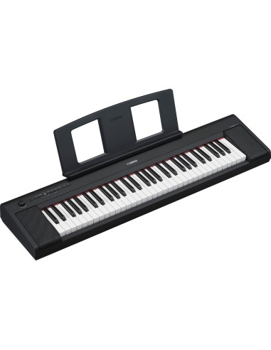 Yamaha Piaggero NP-15B – vue de trois-quarts avec pupitre et haut-parleurs