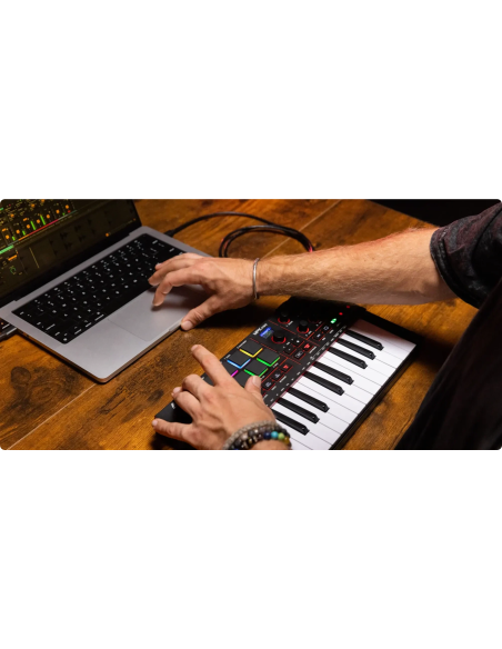 AKAI Professional - MPKMINI4-B – Clavier maître 25 touches, 8 pads.