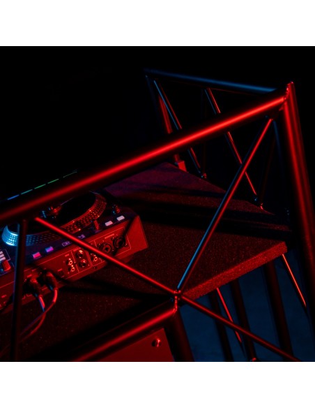 1. PLUGGER EVENT STAGE BLACK – Stand DJ mobile pour événementiel