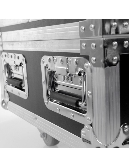 BoomTone DJ EZBOX Pack gros plan sur les poignées encastrées du flight-case